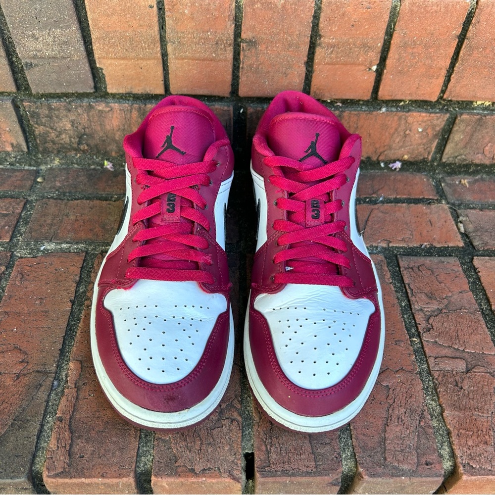 Nike “AIR JORDAN 1 “Noble Red” Men’s size 8.5 Sneakers RARE FIND !! 💰💰 - Picture 3 of 16